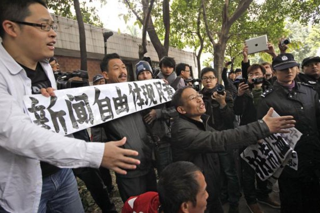 Supporters of Southern Weekly newspaper argue with police officers during a protest outside the headquarters of the newspaper in Guangzhou. Photo: Vincent Yu