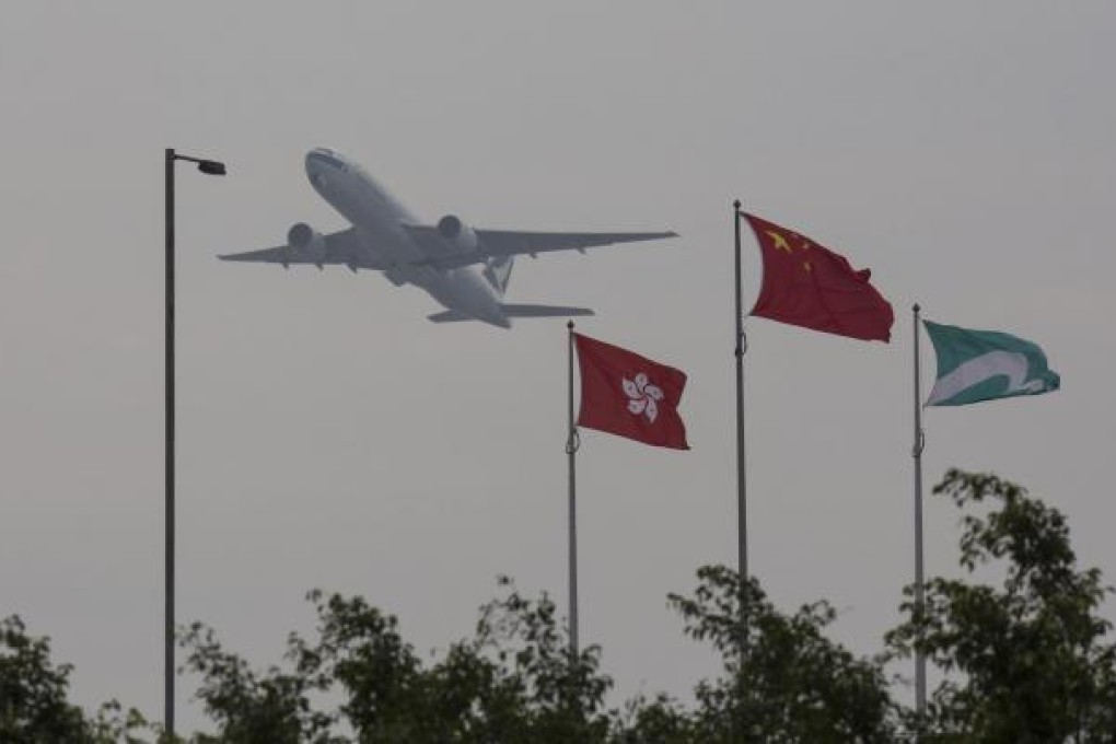 A good purchasing strategy and some savvy web techniques can result in much better deals on flights. Photo: EPA