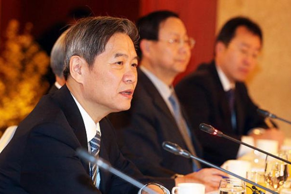 Chinese Vice Foreign Minister Zhang Zhijun (front), who is in Seoul as a special envoy of the Chinese government, speaks during a breakfast meeting at a Seoul hotel, on Friday. Photo: EPA