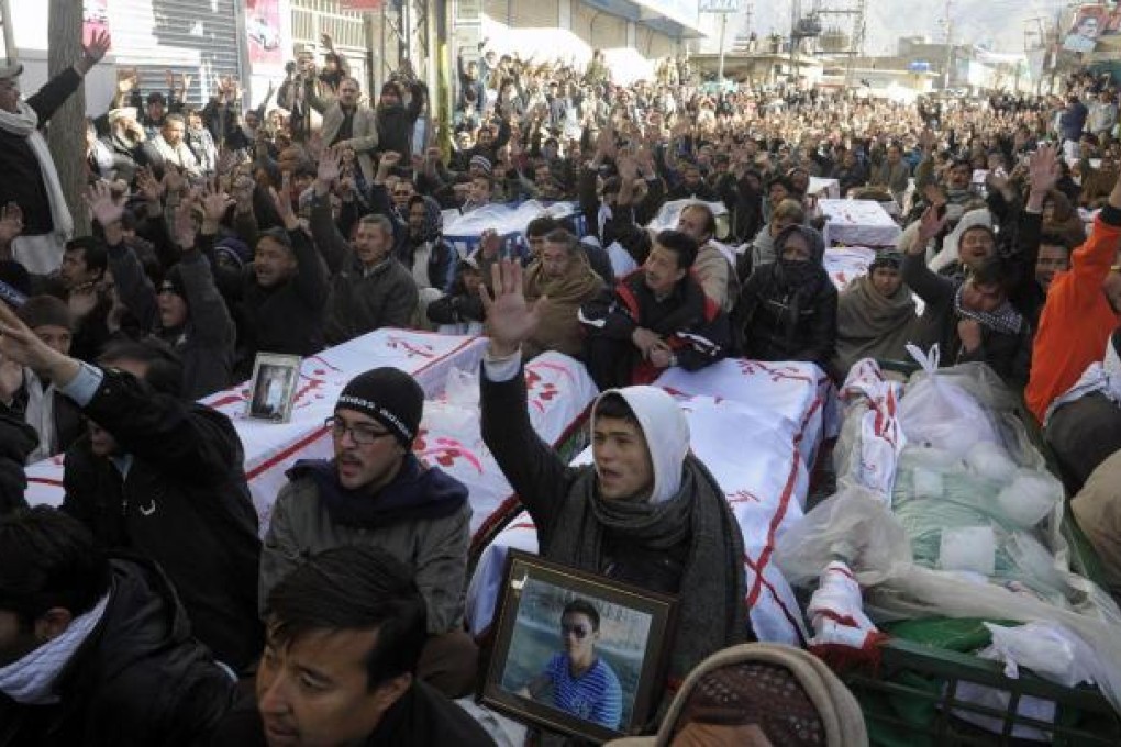 A rally is held next to Quetta's bombing victims. Photo: AFP