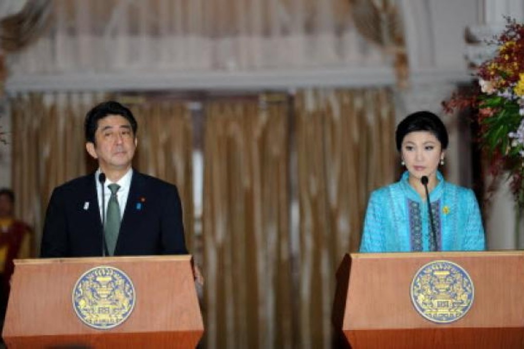 Thai Prime Minister Yingluck Shinawatra (right) and Japanese Prime Minister Shinzo Abe (left) at Government House in Bangkok. Photo: Xinhua