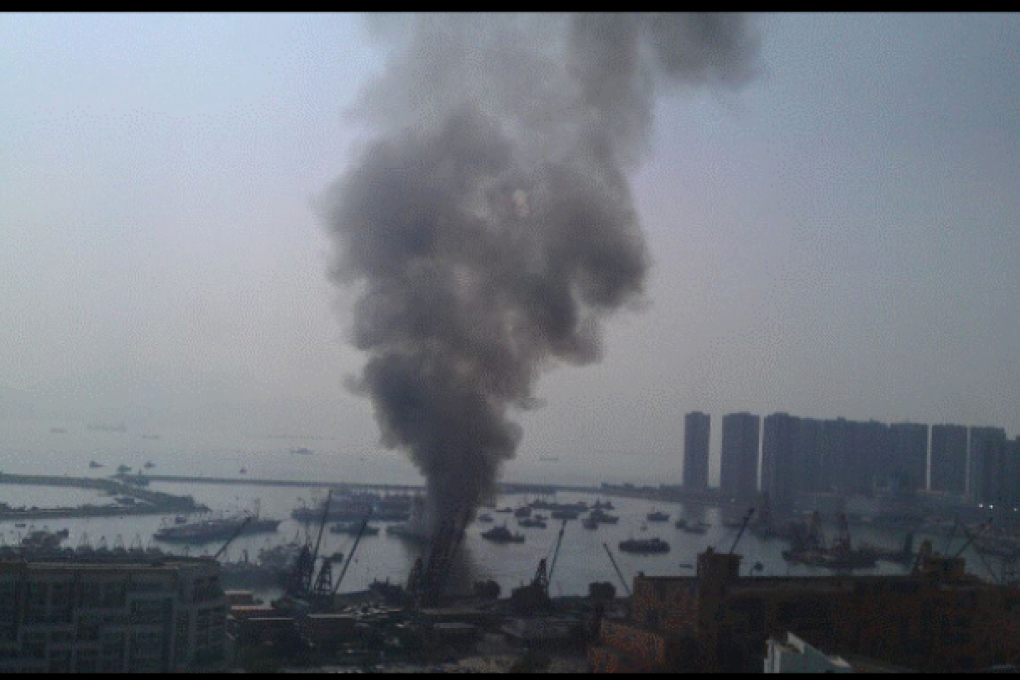 Smoke emitting from the blaze at Tuen Mun on Saturday. Photo: Dennis Cheng