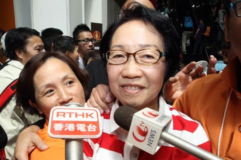 Lawmaker Chan Yuen-han was impressed by the work of the 'junior chief executives', a project by the Boys and Girls Clubs Association. Photo: Edward Wong