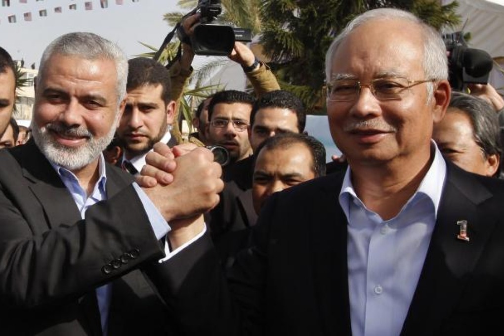 Ismail Haniya of Hamas (left) with Najib Razak. Photo: EPA