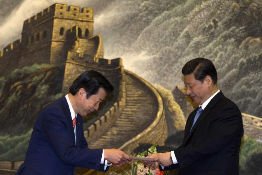 Yamaguchi, leader of Japan's New Komeito party, delivers a personal letter from Japan's Prime Minister Abe to China's president-in-waiting Xi. Photo: Reuters