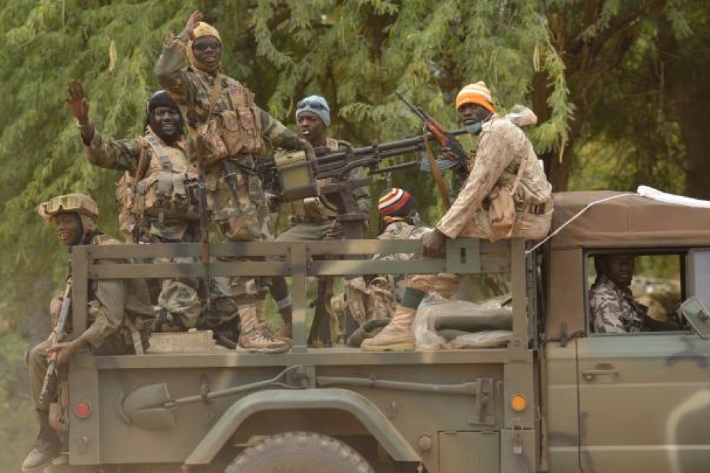 Malian soldiers patrol in a street of Diabaly (400km north of the capital Bamako). Photo: AFP
