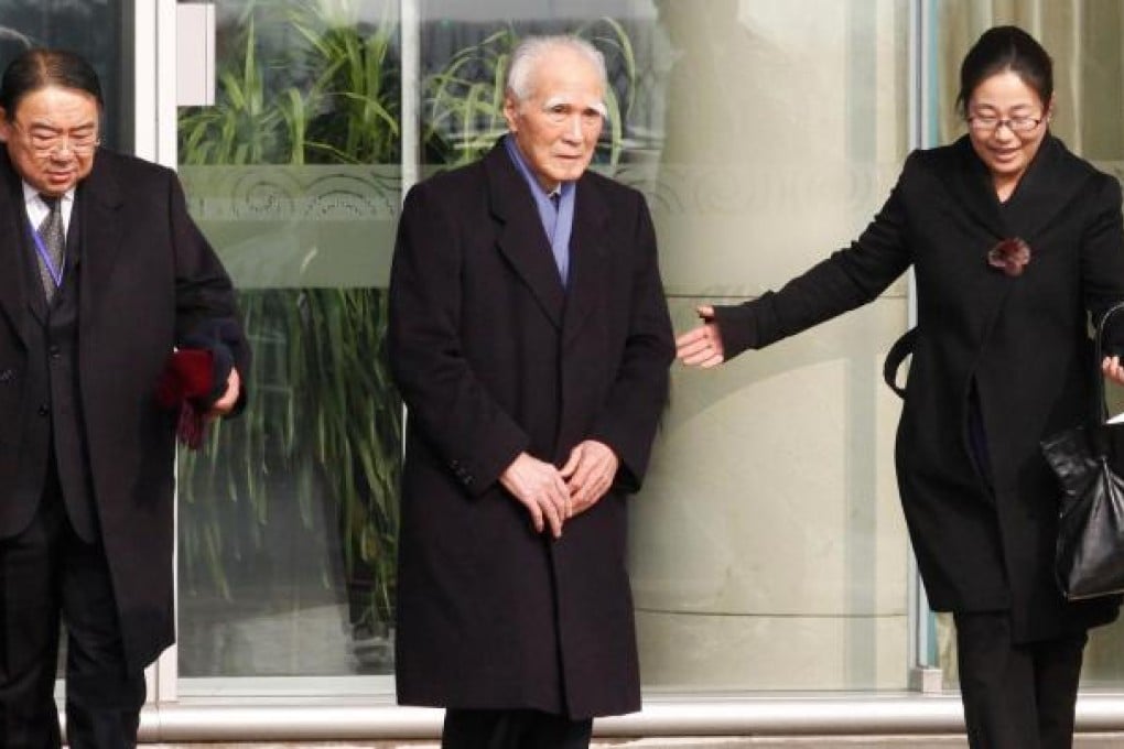 Former Japanese prime minister Tomiichi Murayama (centre) arrives in Beijing yesterday. Photo: Reuters