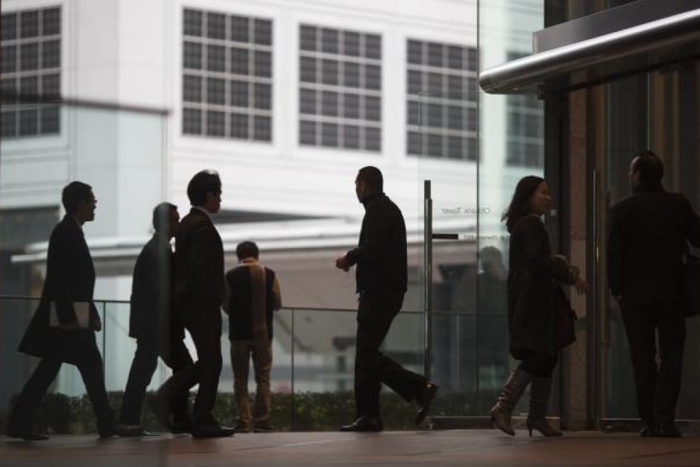 Short-term contracts have dangers and may not even save money