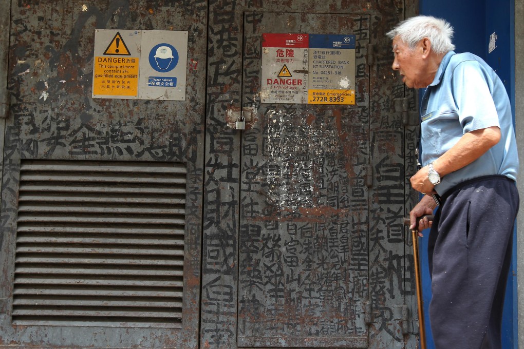 Tsang Tsou-choi's calligraphy at the old Silver Theatre.