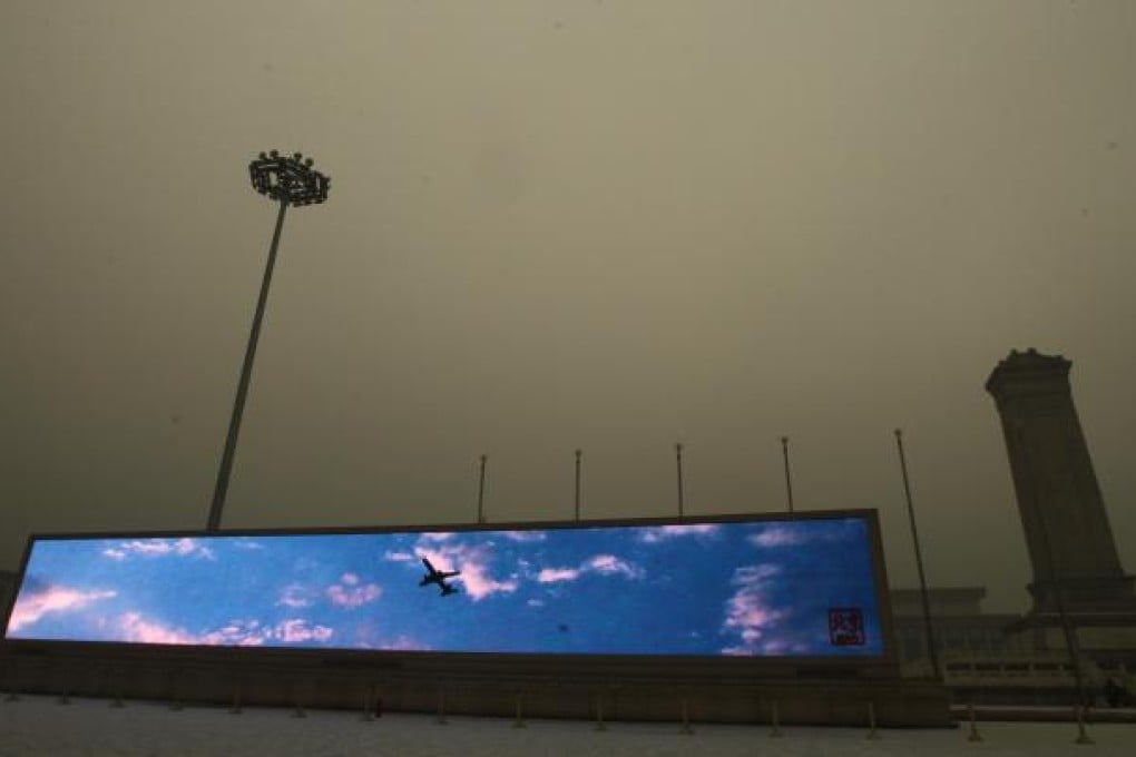 A large TV screen in Beijing's Tiananmen square shows a piece of blue sky against a smoggy backdrop on Friday. Photo: Simon Song