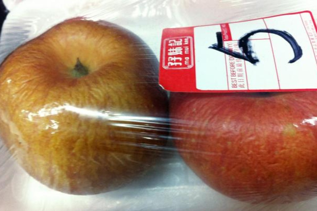 Apples on special offer at Mega in To Kwa Wan. Photo: Tiffany Ap