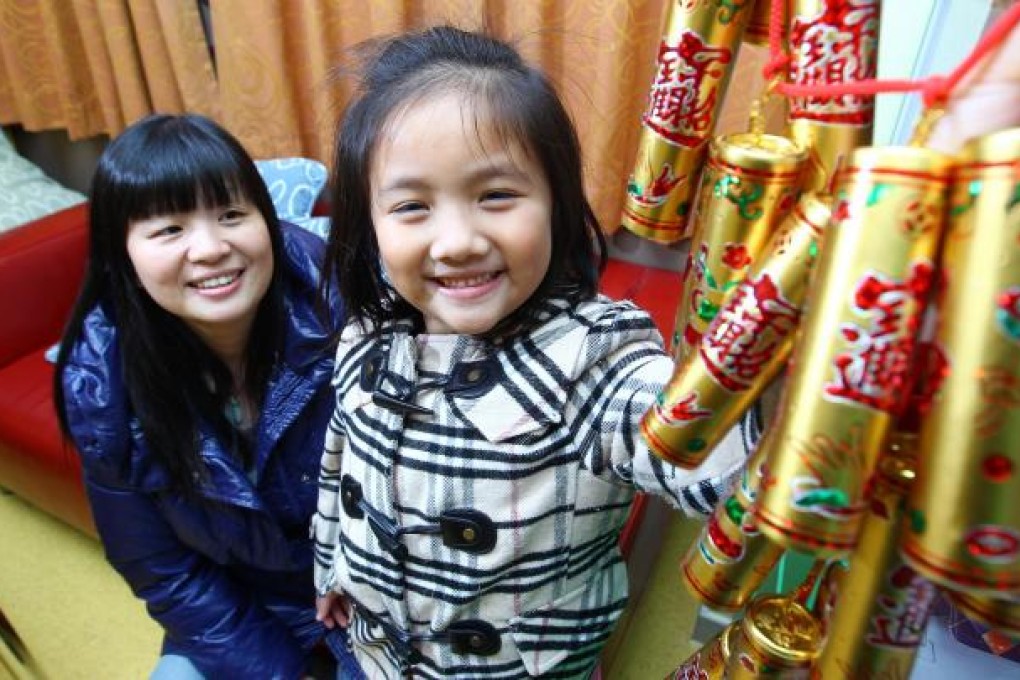 Chau Pik-hung and her daughter. Photo: May Tse