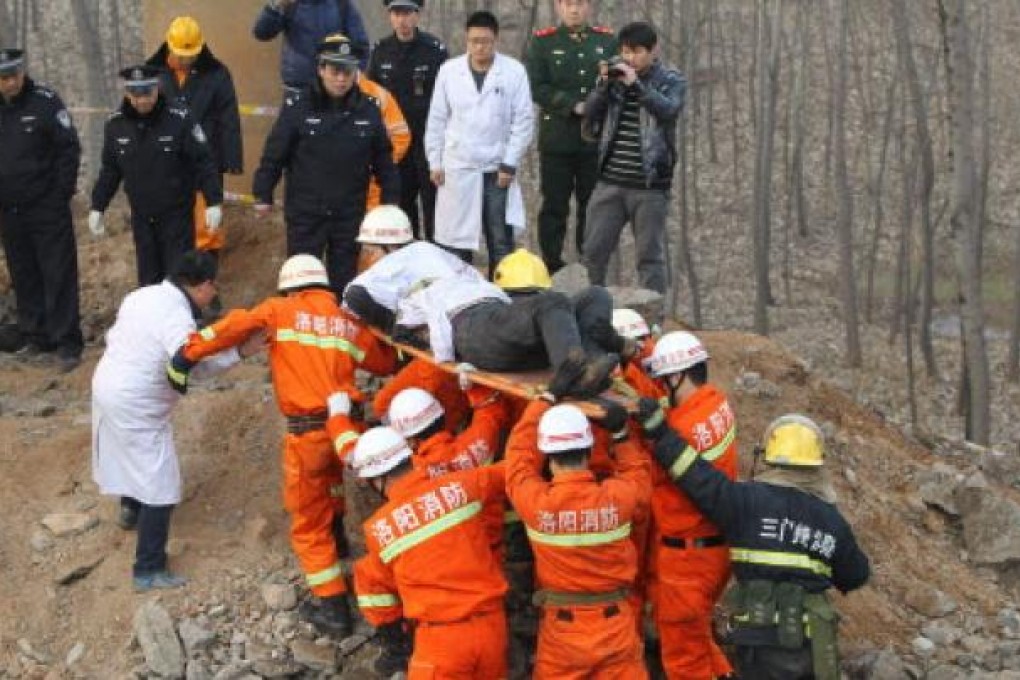 Rescuers work at the disaster scene where eight vehicles fell off a bridge, after an explosion of fireworks on a truck in Mianchi county, in central China's Henan province. Photo: EPA