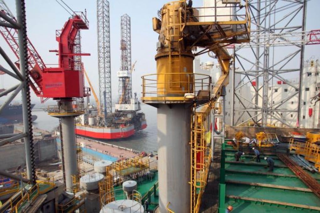 A possible decline in the drilling rates of jack-up rigs like the one above being built in Dalian could hurt COSL's profit margins, according to one financial analyst. Photo: Bloomberg
