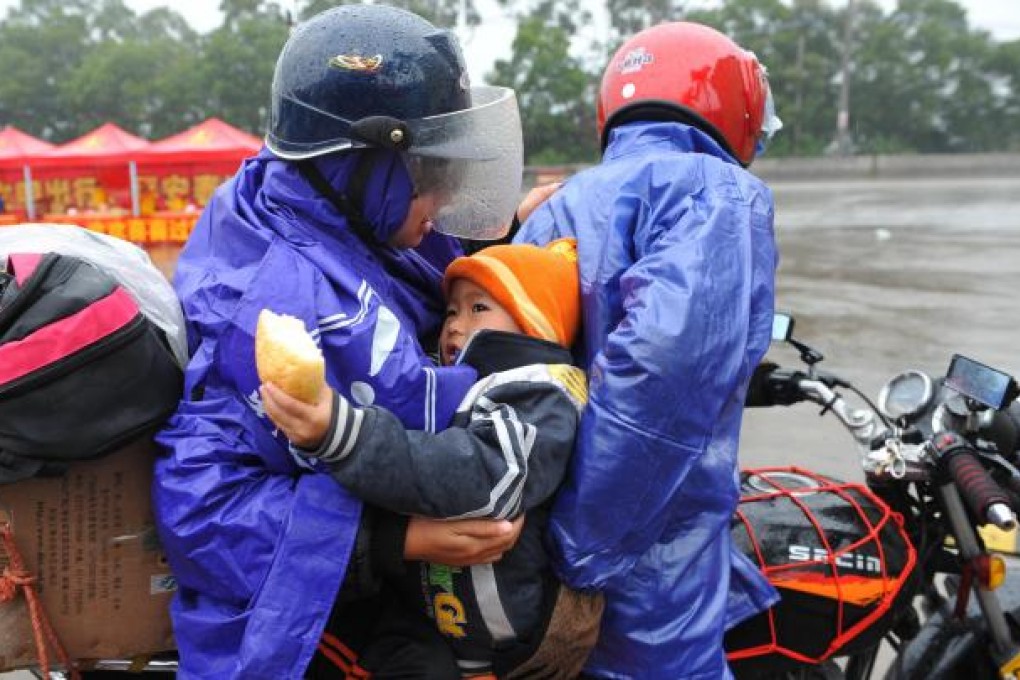 A migrant family preparing for their motorcycle journey home from Wuzhou, Guangxi, for the Lunar New Year holiday. Photo: Xinhua