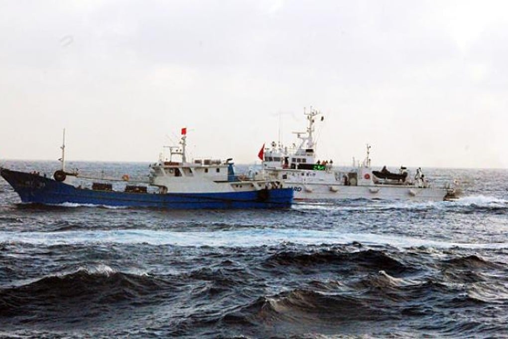 A Japan Coast Guard vessel (right) chases a Chinese fishing boat near Miyako island in Okinawa prefecture, in the East China Sea on Saturday. Photo: AFP