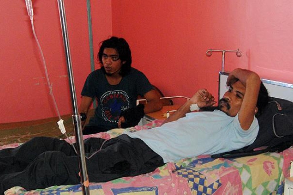 Freed Filiipino hostages, cameraman Ramil Vela (right) and audio technician Roland "Buboy" Letriro are treated at the provincial hospital in Jolo, Sulu. Photo: AFP