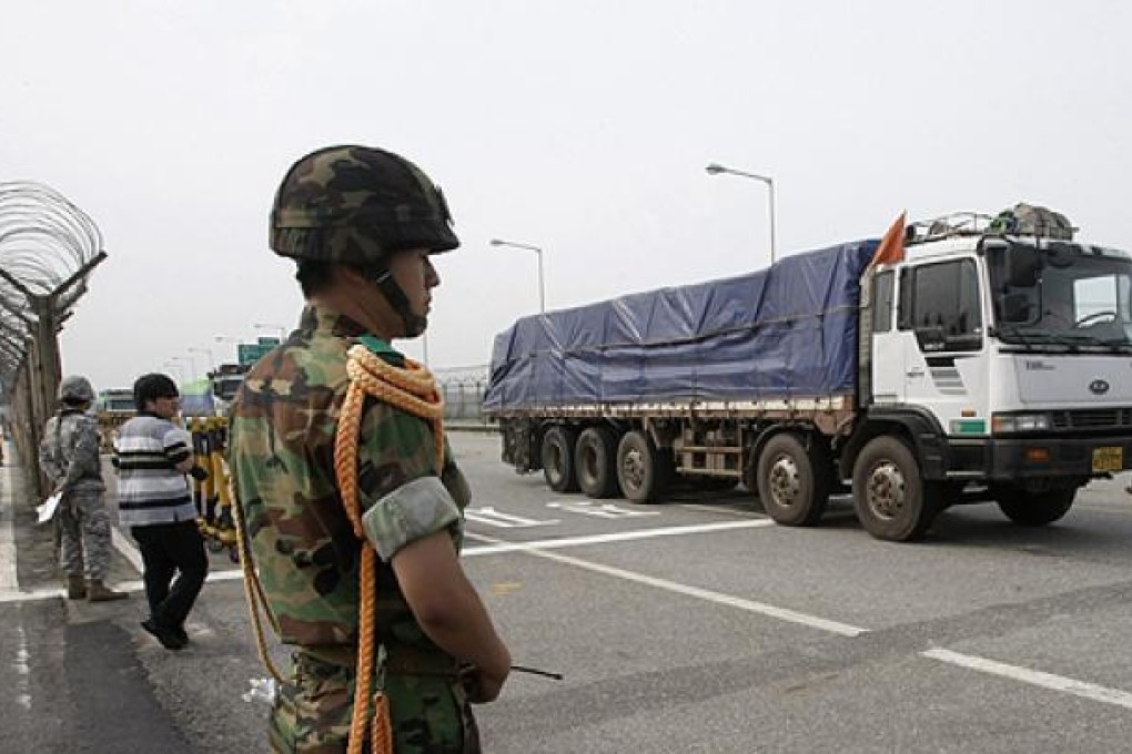A South Korean truck loaded with sacks of flour for North Koreans leaves for Kaesong. Photo: AP
