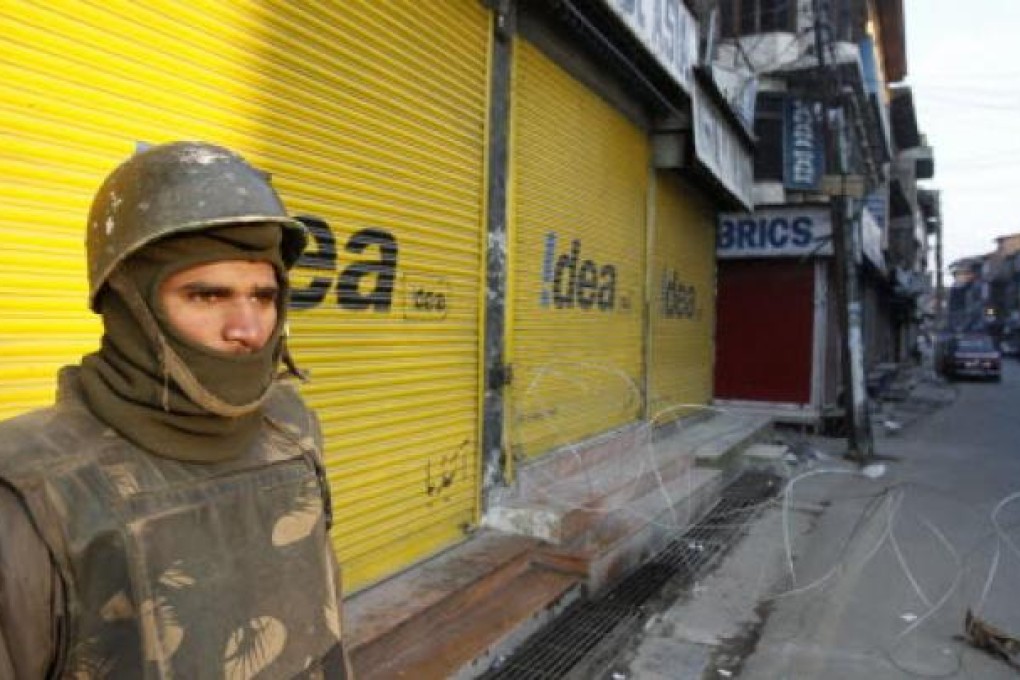 Indian paramilitary soldier stands guard after the parliament attack convict, Muhammad Afzal Guru was hanged in New Delhi, during curfew in Srinagar in India. Photo: EPA