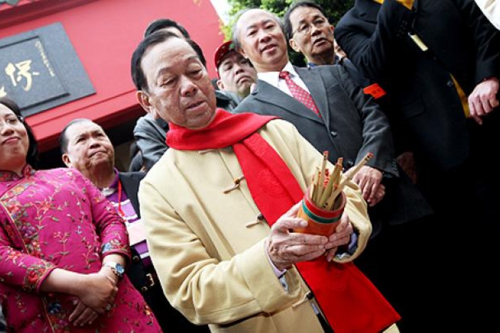Heung Yee Kuk chairman Lau Wong-fat prepares to draw a fortune stick in a Taoist fortune-telling ceremony on Monday morning at Che Kung Temple in Tai Wai. Photo: Felix Wong