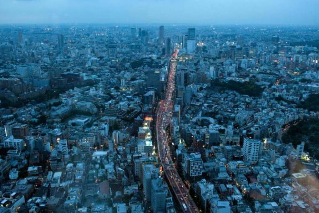 Japan's GDP fall boosts Abe's case for stimulus