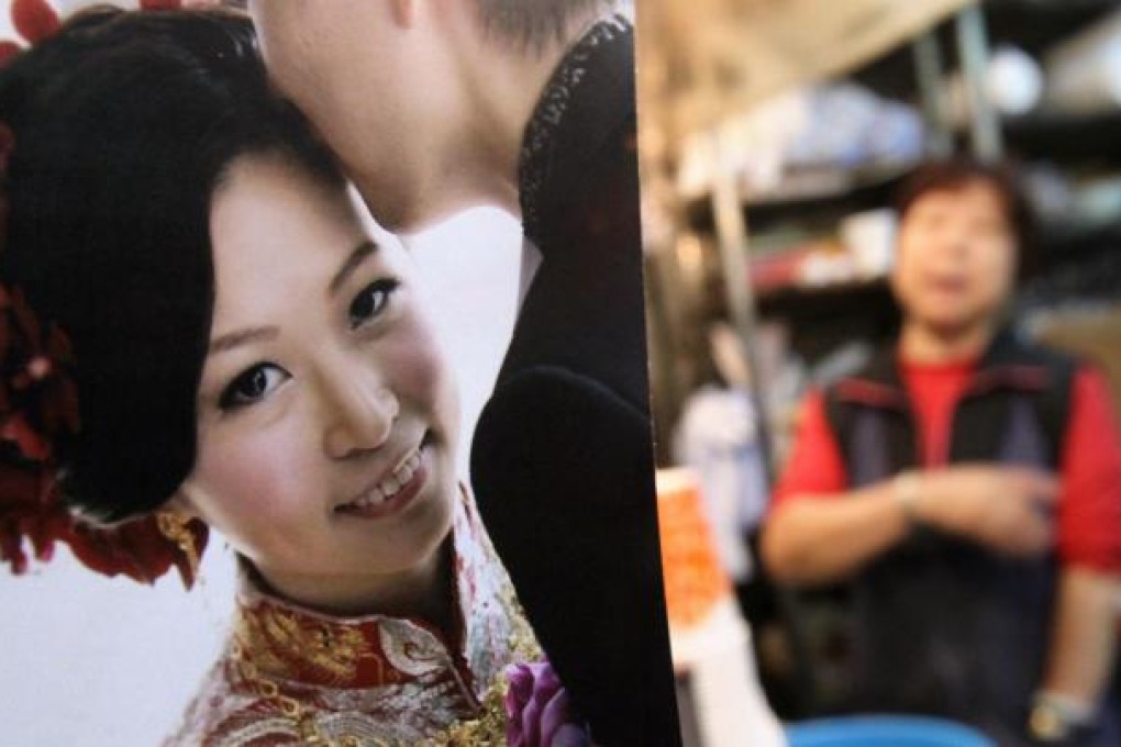 Chan Chor-jun (right) and her late daughter Mani Lau and son-in-law Pales Lam (left). Photo: Edward Wong