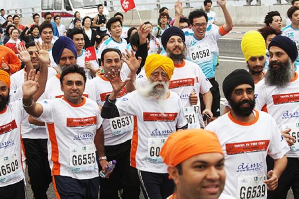 Fauja Singh ran with a community group called Sikhs in the City. Photo: Sam Tsang