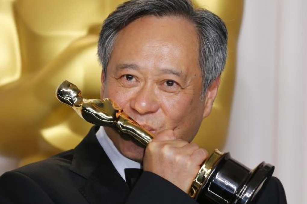 Director Ang Lee shows his affection for his Oscar for Best Director. Photo: Reuters