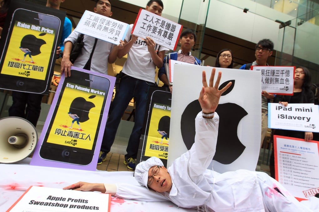 Protesters outside Apple in Causeway Bay. Photo: Jonathan Wong