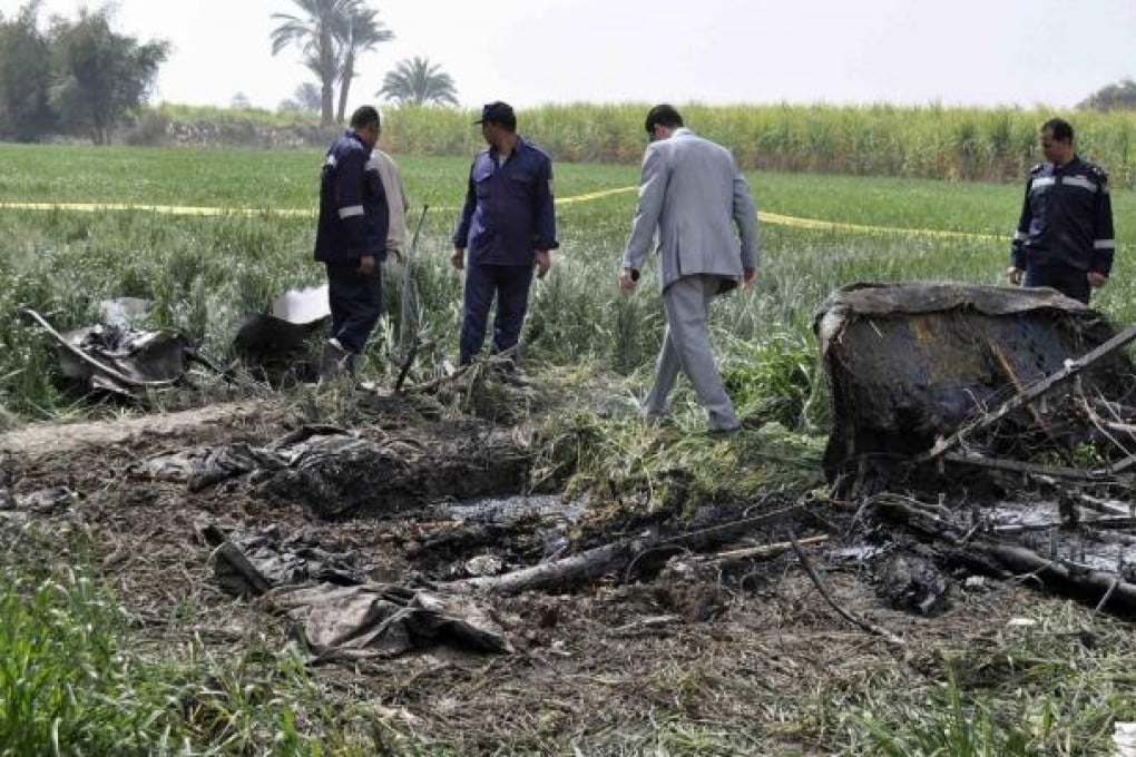 Police and rescue officials check the wreckage of the hot-air balloon that crashed in Luxor killing 19 tourists. Photo: Reuters
