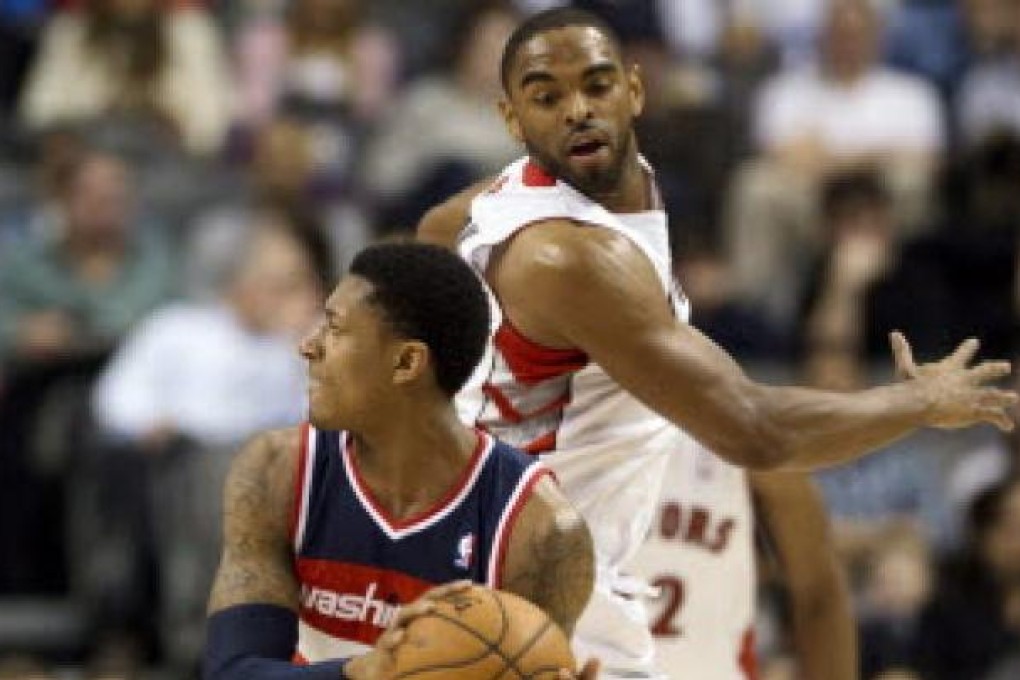 Toronto Raptors guard Alan Anderson, rear, defends against Washington Wizards guard Bradley Beal during the first half of their NBA basketball game. Photo: AP
