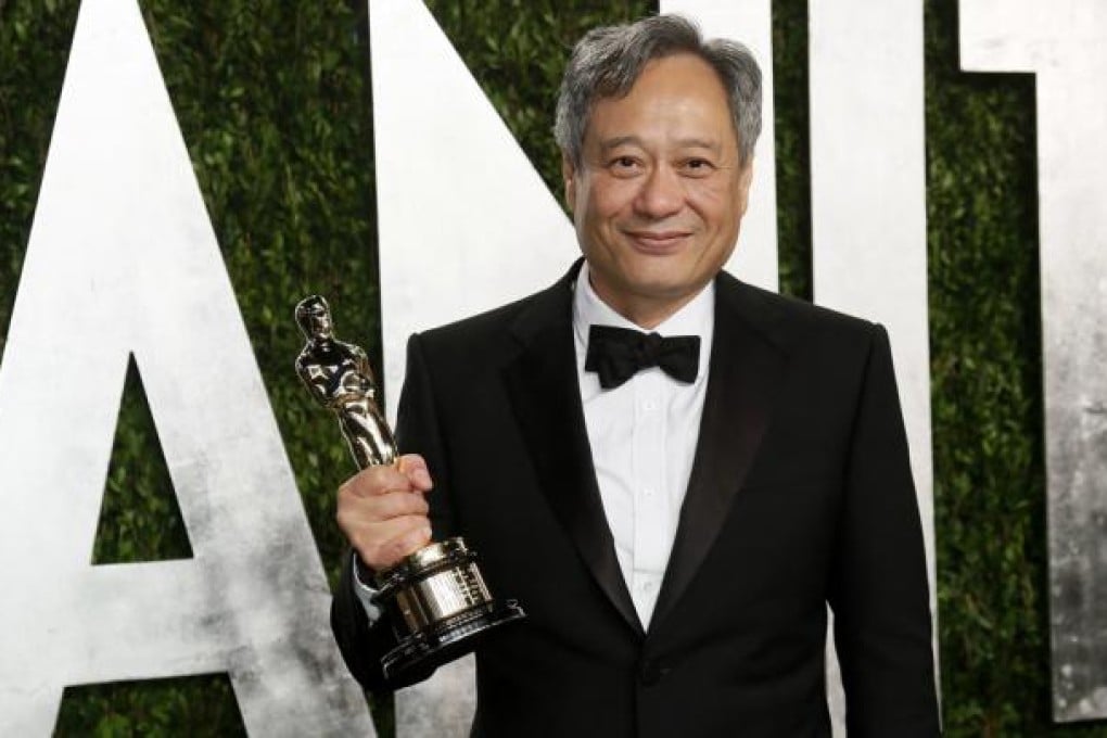 Ang Lee holds his award for Best Director for 'Life of Pi' at the 2013 Vanity Fair Oscars Party. Photo: Reuters