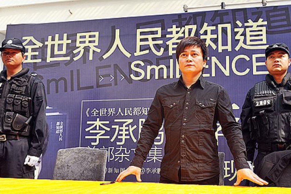 Chinese writer Li Chengpeng (centre) attends a promotional event of his book SmILENCE in Kunming, Yunnan province, in January. Photo: AFP