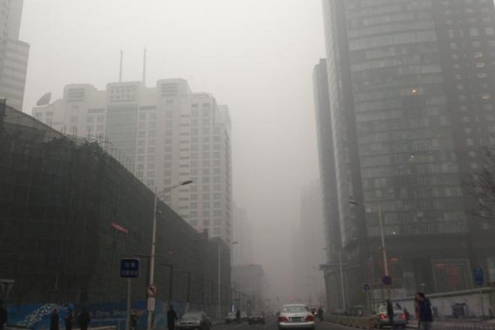 Beijing is shrouded in smog on Thursday morning. Photo: Simon Song