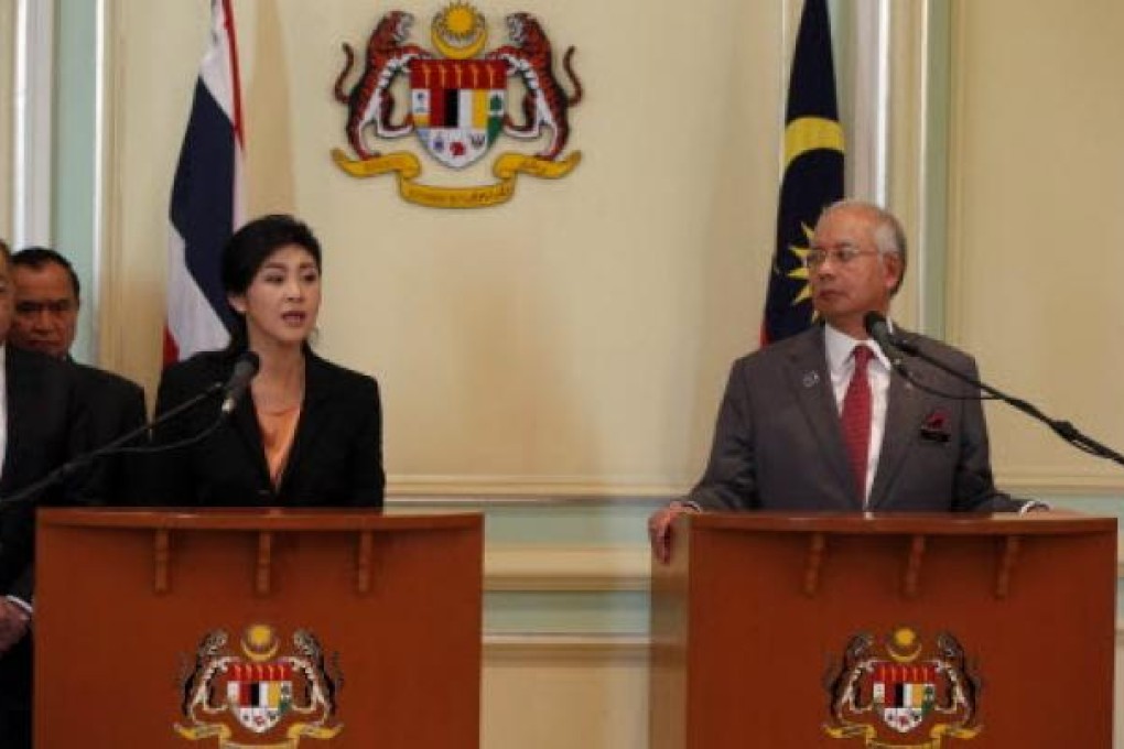 Thai Prime Minister Yingluck Shinawatra speaks with her Malaysian counterpart Najib Razak during a news conference in Putrajaya, Malaysia. Photo: Xinhua