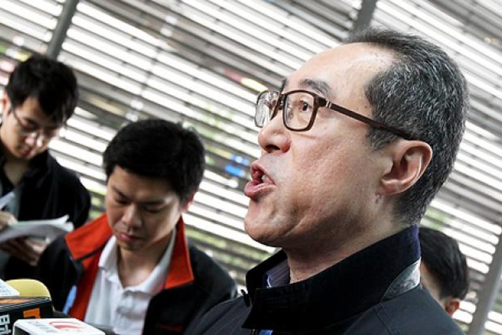 Henry Tang Ying-yen speaks to reporters at Chek Lap Kok airport before travelling to Beijing as a newly appointed member of the CPPCC. Photo: KY Cheng