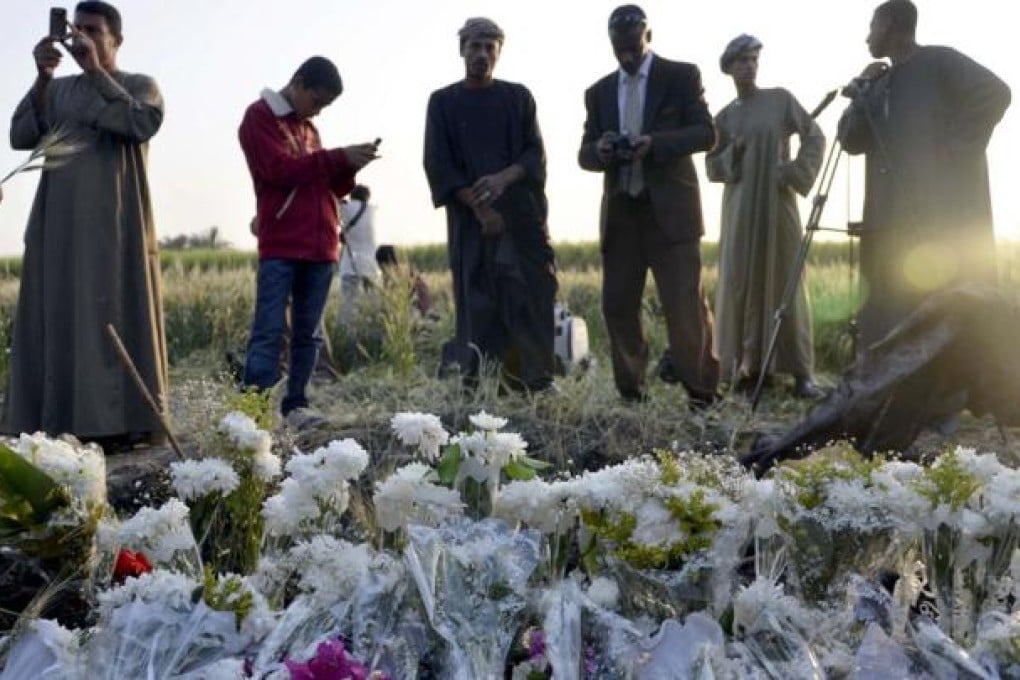 People attend a memorial at the site of a hot air balloon crash in Luxor. Photo: AP