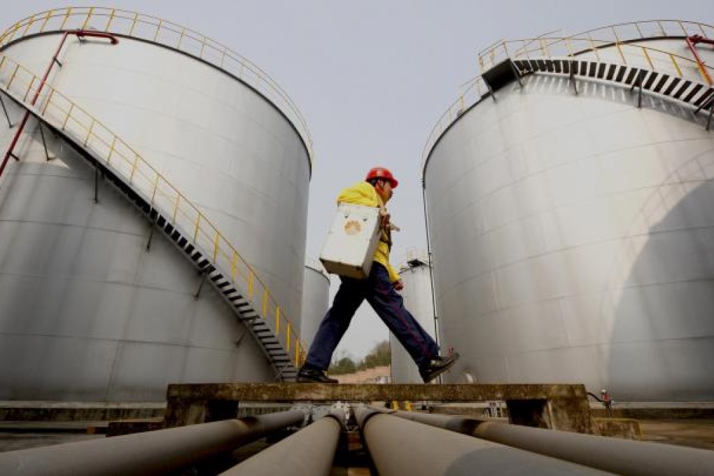 Sinopec and PetroChina lost billions of yuan last year. Photo: AP