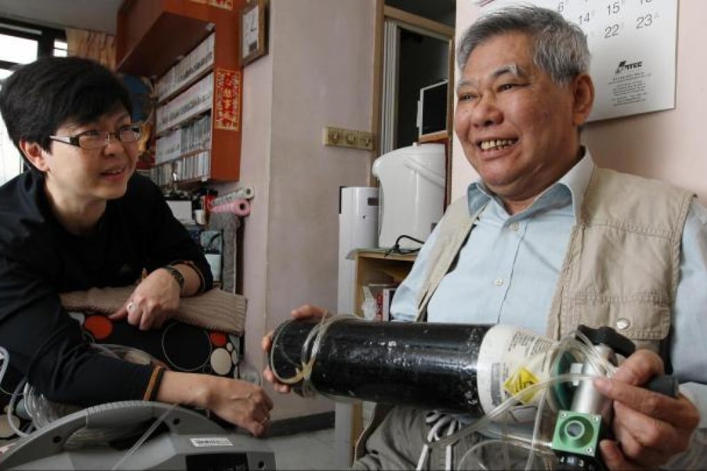 Kwok Shu-ming and his wife Pang Kit-fan celebrate his freedom to live his life without being tied to an oxygen machine. Photo: May Tse