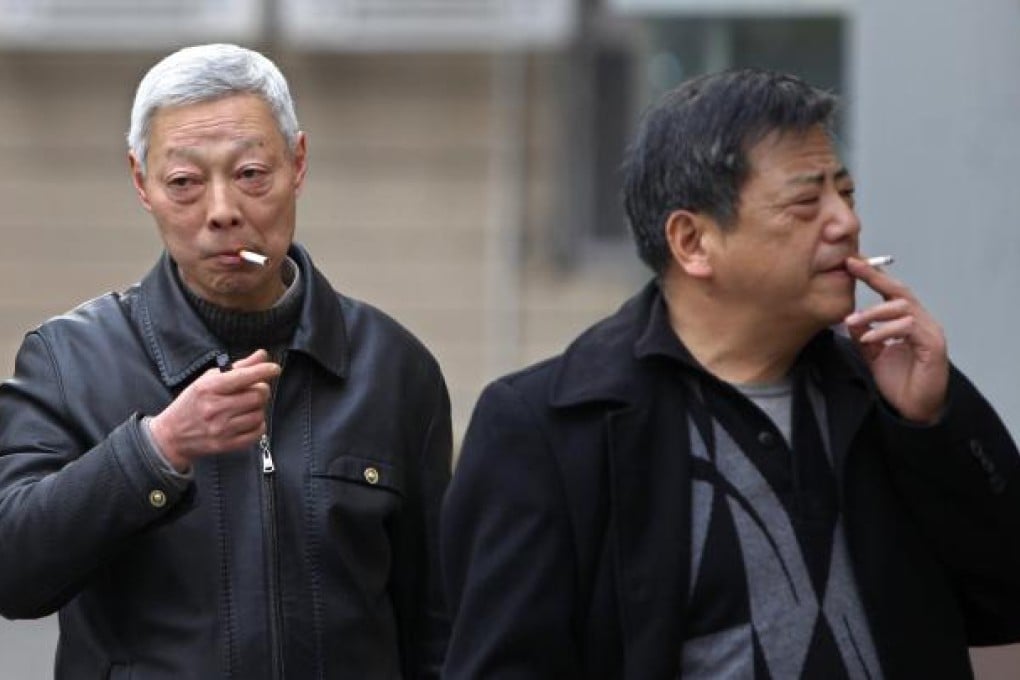 Shanghai saw smoking rates rise in internet bars, entertainment venues and restaurants last year, despite becoming one of the first mainland cities to introduce tobacco controls. Photo: Reuters