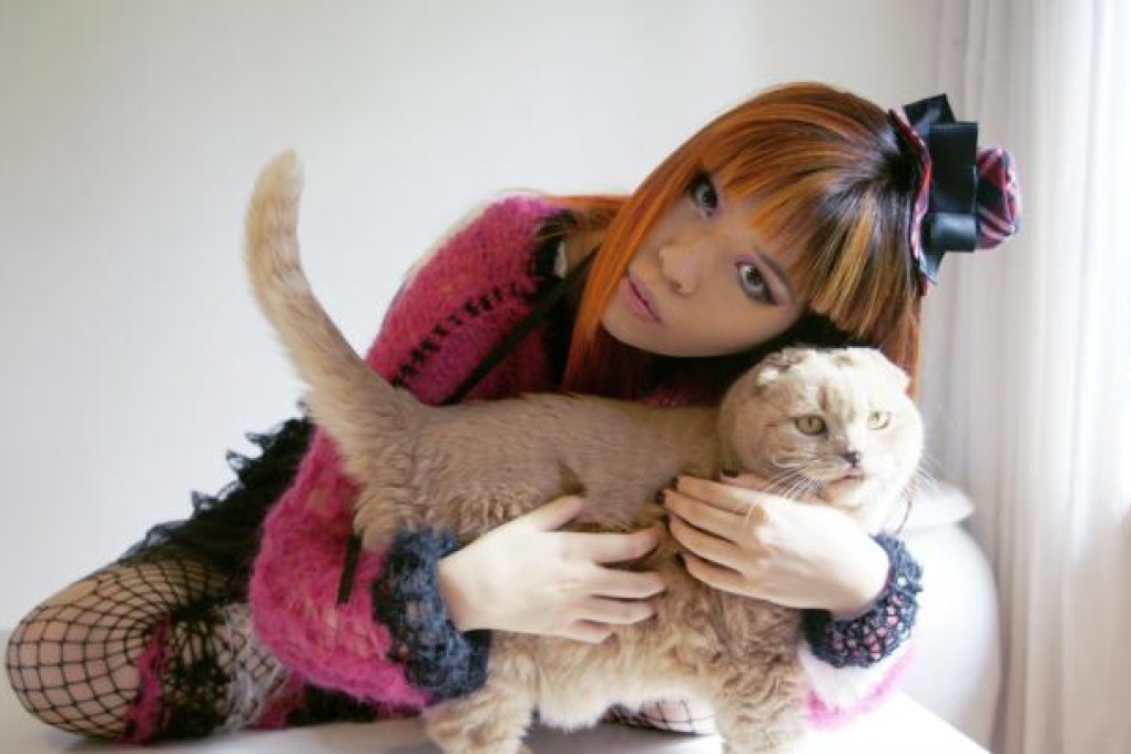 La Carmina plays with her Scottish Fold cat, Basil Farrow. Photos: La Carmina, Lacarmina.com