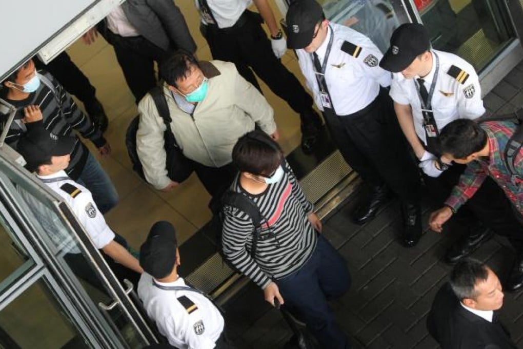 Relatives of the nine Hong Kong tourists who died in last week's hot-air balloon crash in Egypt arrive home yesterday. Photo: David Wong