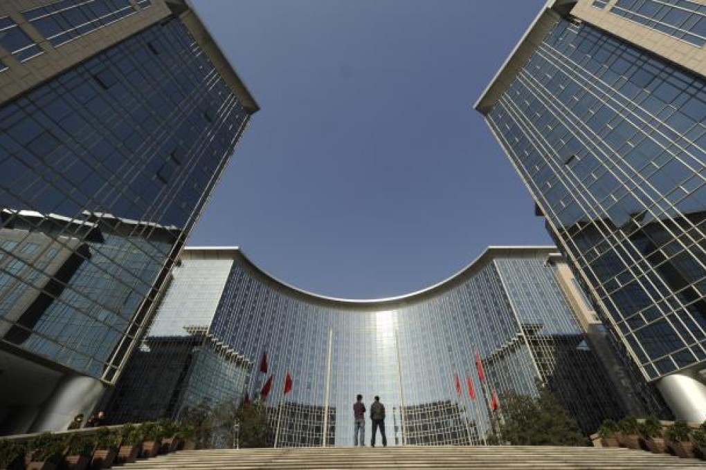 Officials have curtailed their ways while diners have not. Tasmanian oysters are favoured over locally sourced shellfish. Photo: AFP