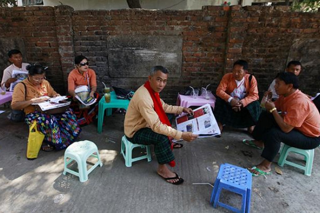 Delegates from Kachin state sit at a street after the end of National League for Democracy party's (NLD) congress in Yangon. Photo: Reuters