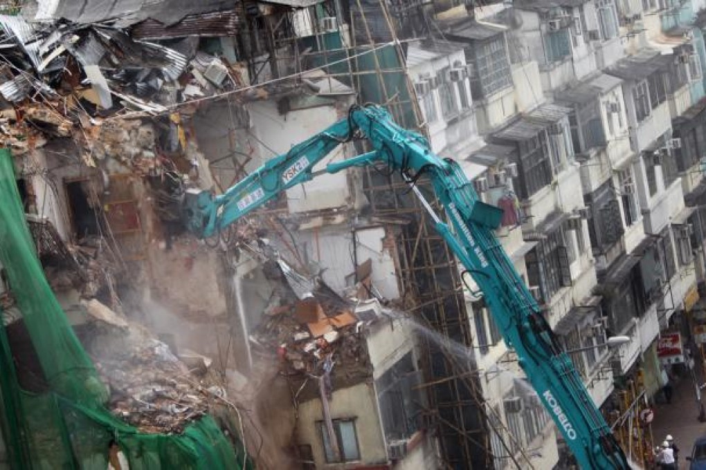 Blocks on Ma Tau Wai Road are being demolished following the fatal collapse. Photo: David Wong