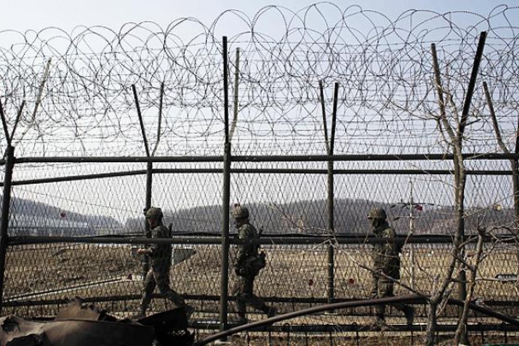 South Korean army soldiers patrol along a barbed-wire fence at the Imjingak Pavilion near the border village of Panmunjom. Photo: AP