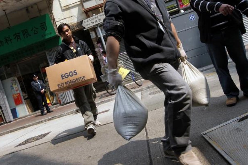 Police take away evidence from the block in Tai Kok Tsui where the remains were found. Photo: Felix Wong
