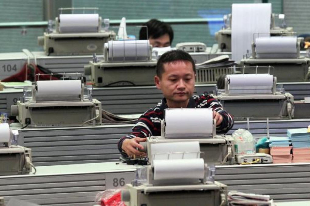 Hong Kong Exchanges and Clearing hopes market activity in stock options will pick up when fees are cut in May. Photo: David Wong