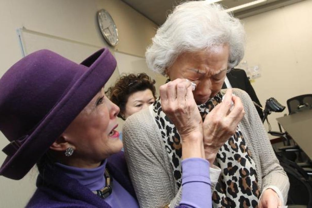 Linda Chuan (right), mother of senior counsel Alan Hoo, is comforted by her friend Pamela Peck yesterday. Photo: Sam Tsang