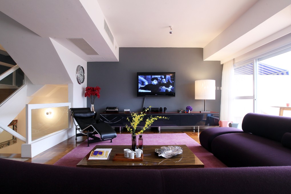 Living room: the COR sofa came from Molekul (2/F, Harbour Centre, 25 Harbour Road, Wan Chai, tel: 2511 9878). The rug was from the Vintage collection at Carpet Buyer (17/F, Horizon Plaza, 2 Lee Wing Street, Ap Lei Chau, tel: 2850 5508). On the console is a Moare lamp by Santa & Cole from Via (3 Wing Fung Street, Wan Chai, tel: 3102 3189). The clock was from Tequila Kola (1/F, Horizon Plaza, tel: 2877 3295). The Cassina coffee table, B&B Italia television console and Le Corbusier chaise longue moved with the Tokoyodas from Singapore, where they were purchased from Space (spacefurniture.com.sg).